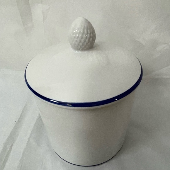 Vintage 1984. International House Country Blue. Blue Cat covered jar. 7”. - Picture 5 of 7